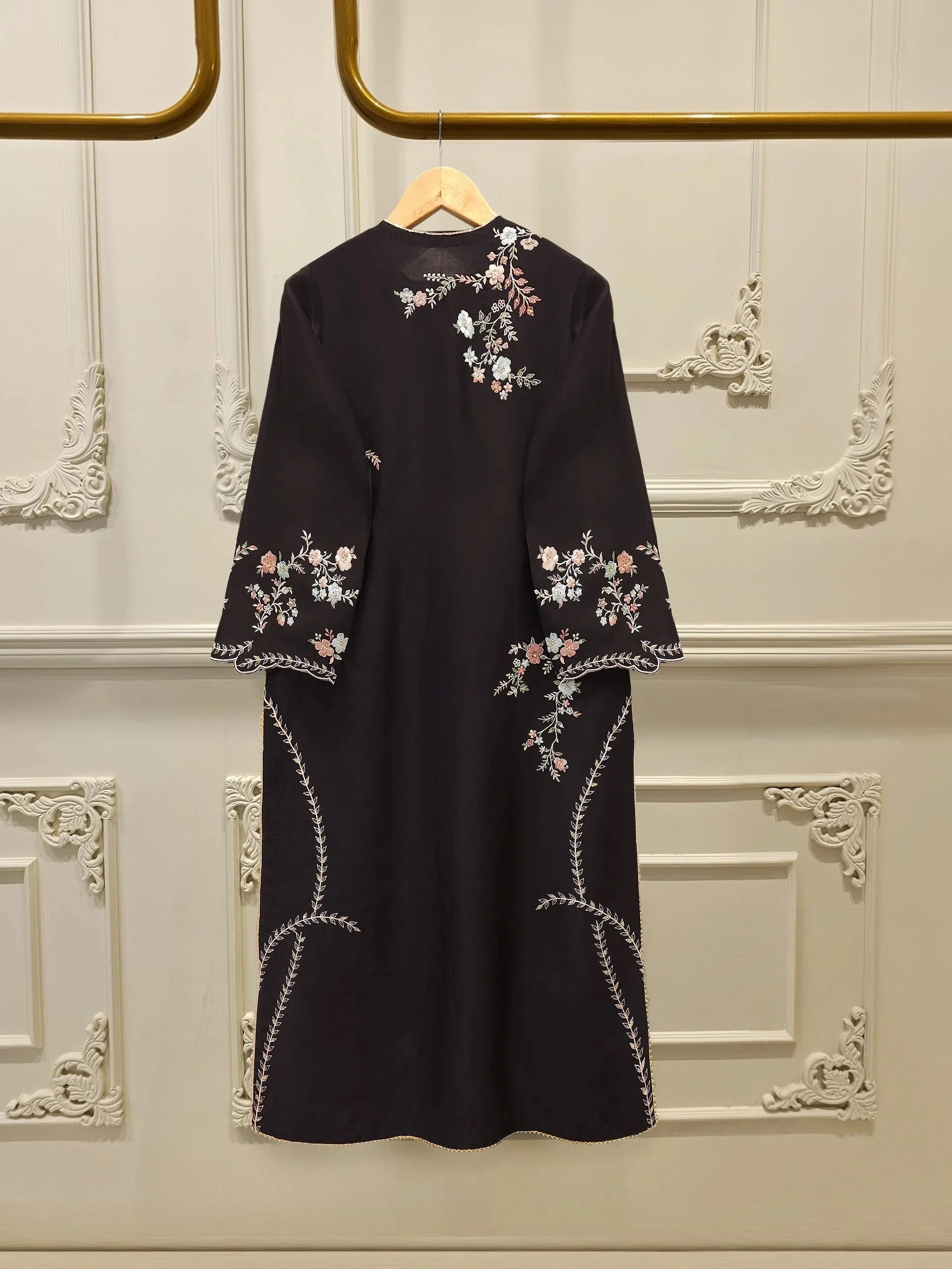 Haniya Embroiderd 3pc - Lawn - Image 6