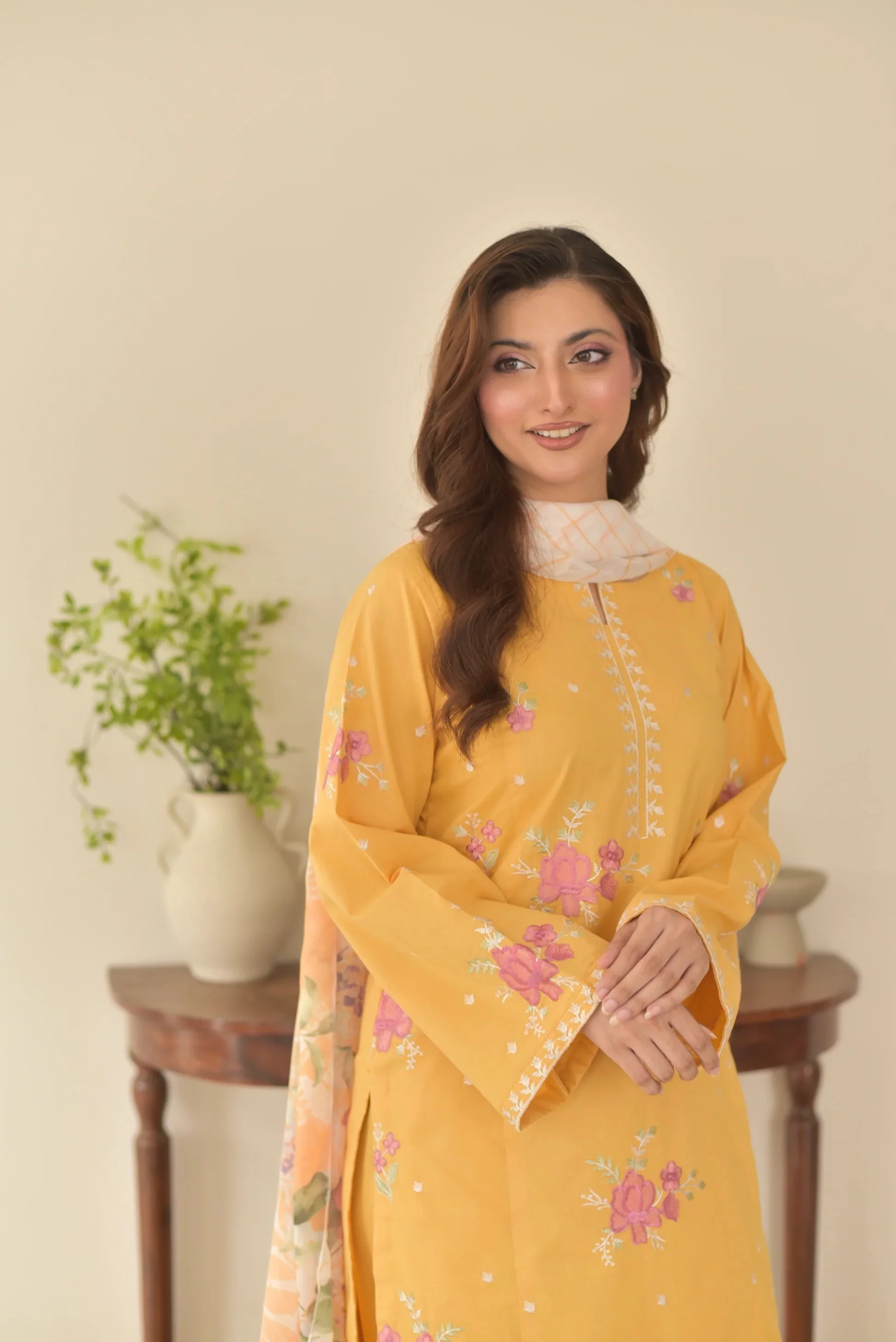 Hoorain Embroidered 3pc - Image 3