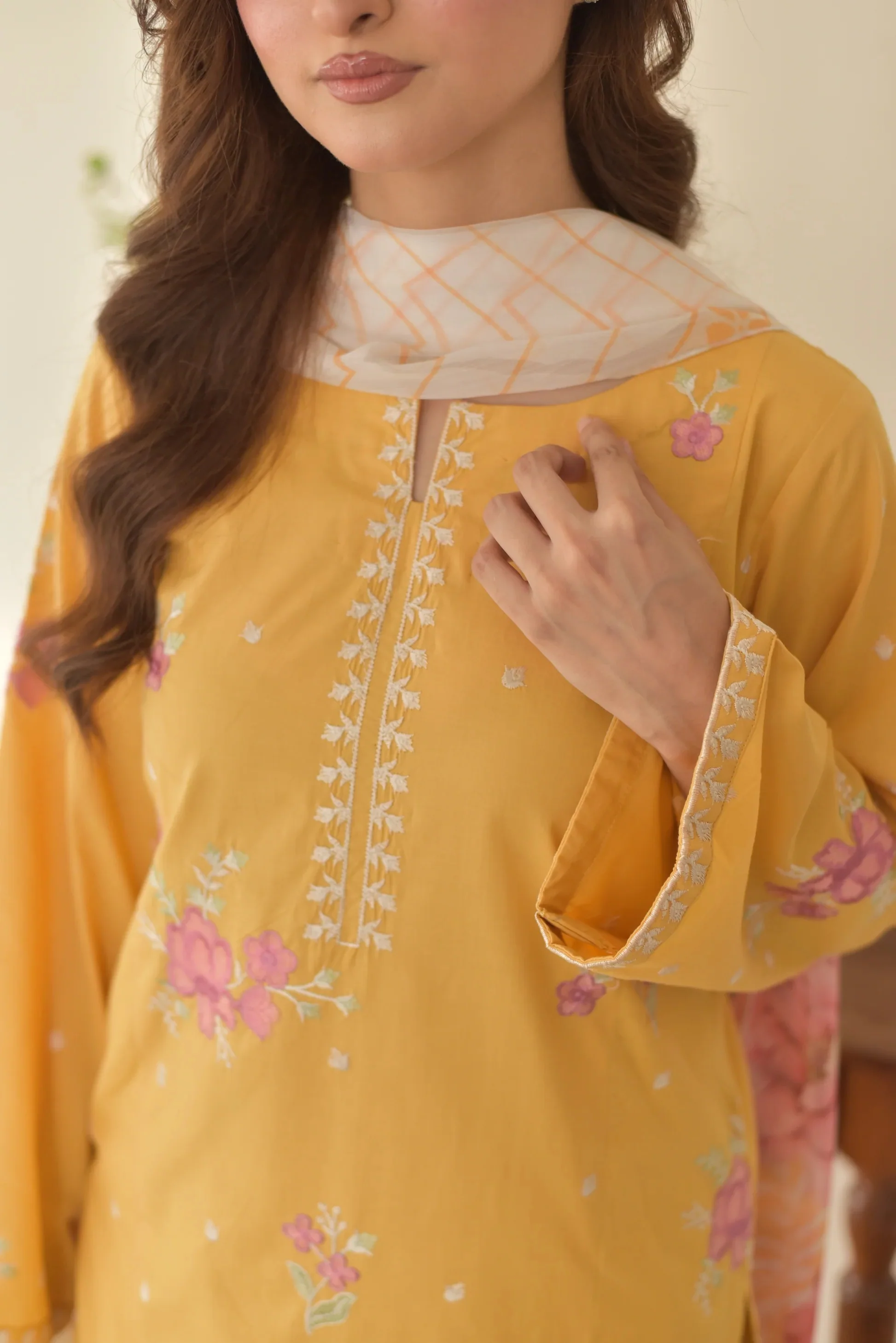 Hoorain Embroidered 3pc - Image 4