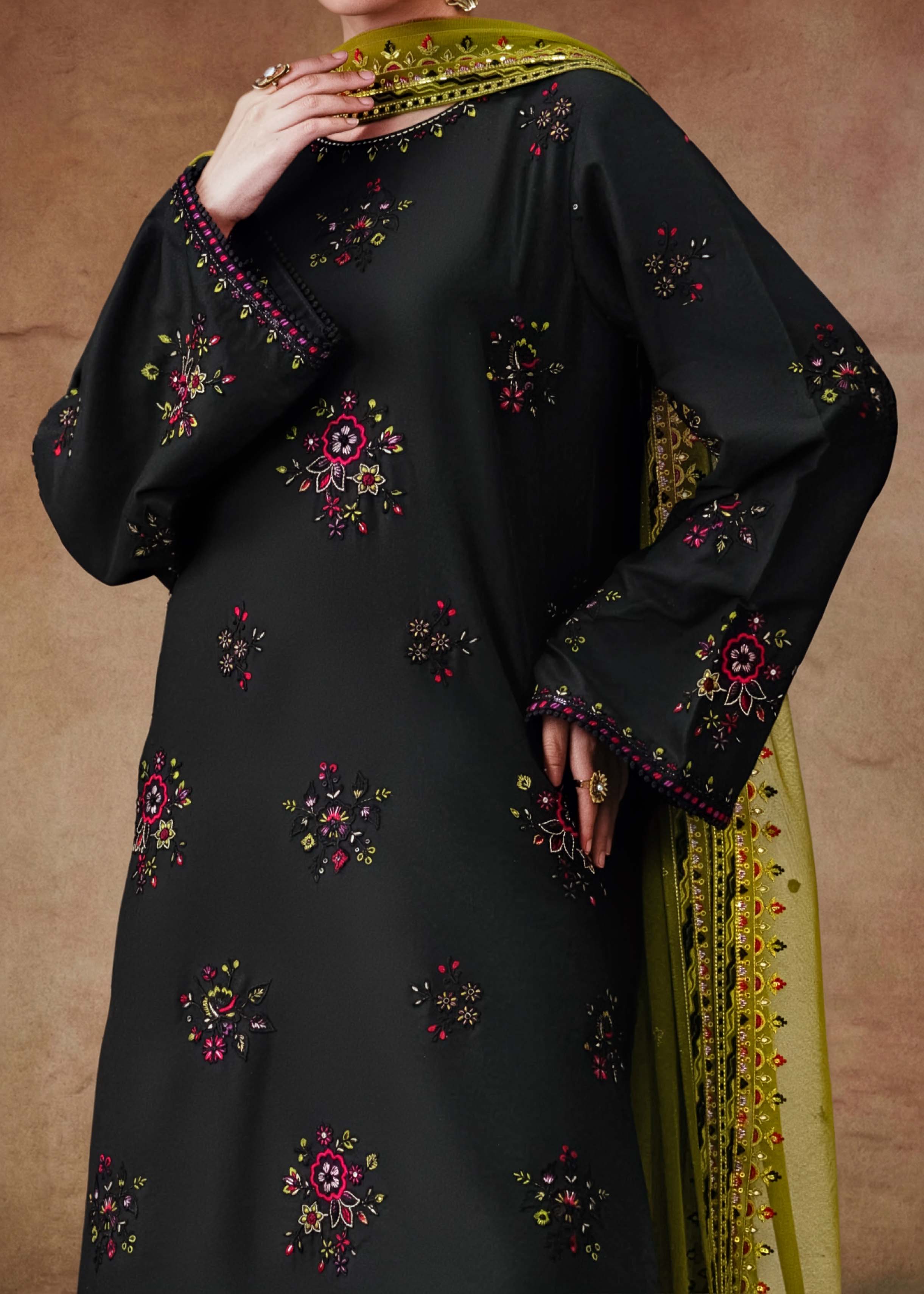 Laira Embroidered 3 piece - Image 5