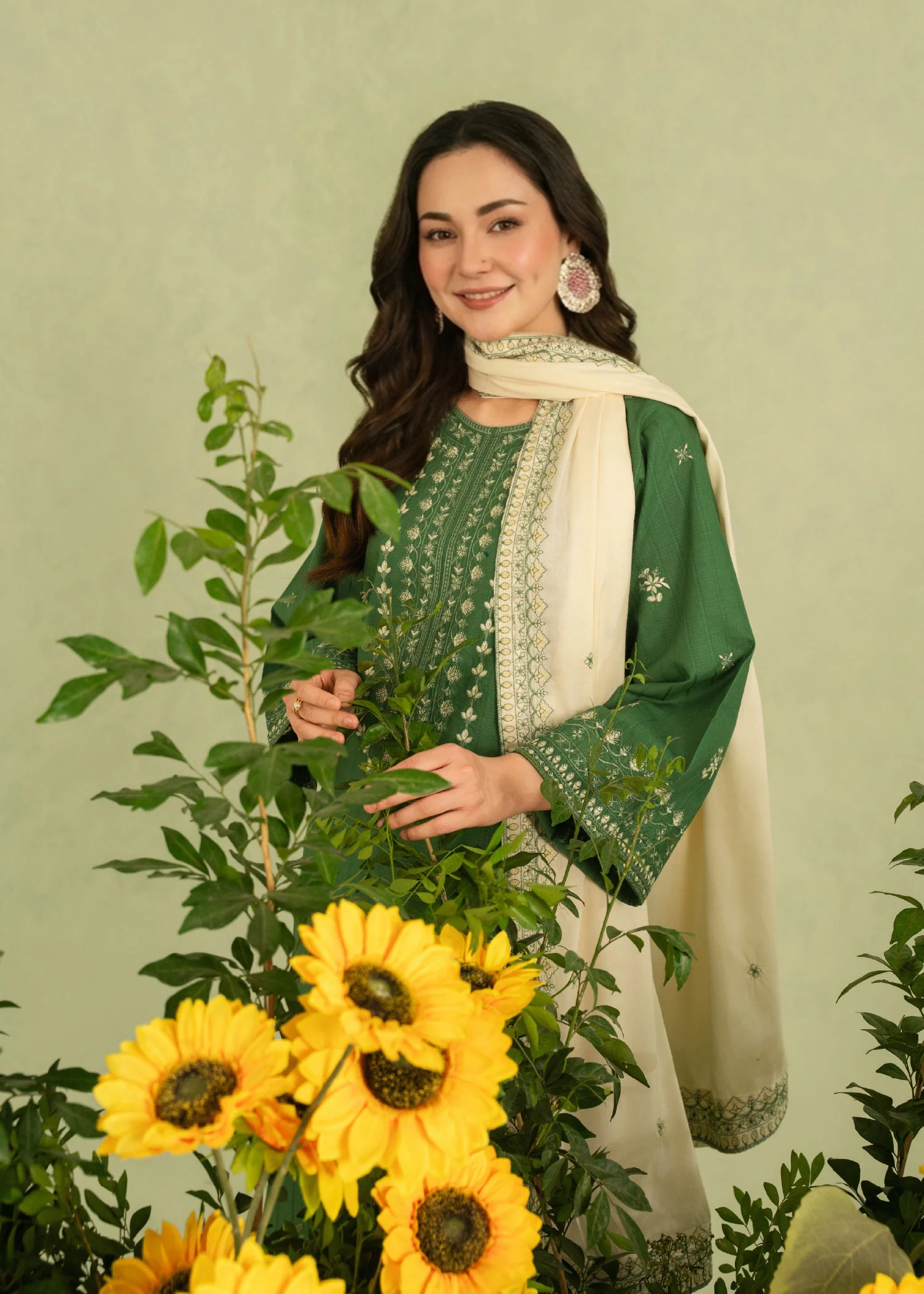 Zarnab Embroidered 3pc - Image 3