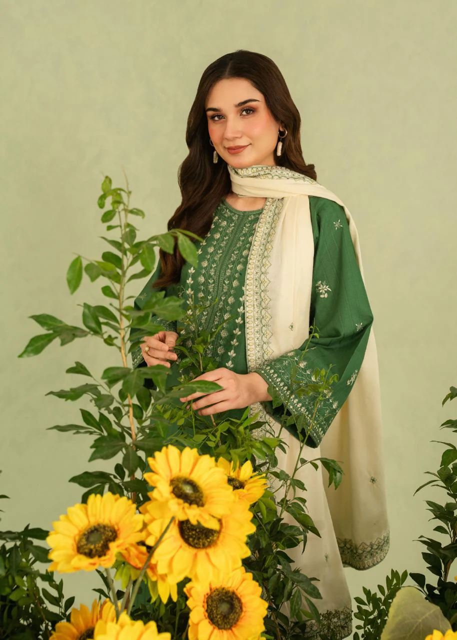 Zarnab Embroidered 3pc (Winter Special) - Image 5